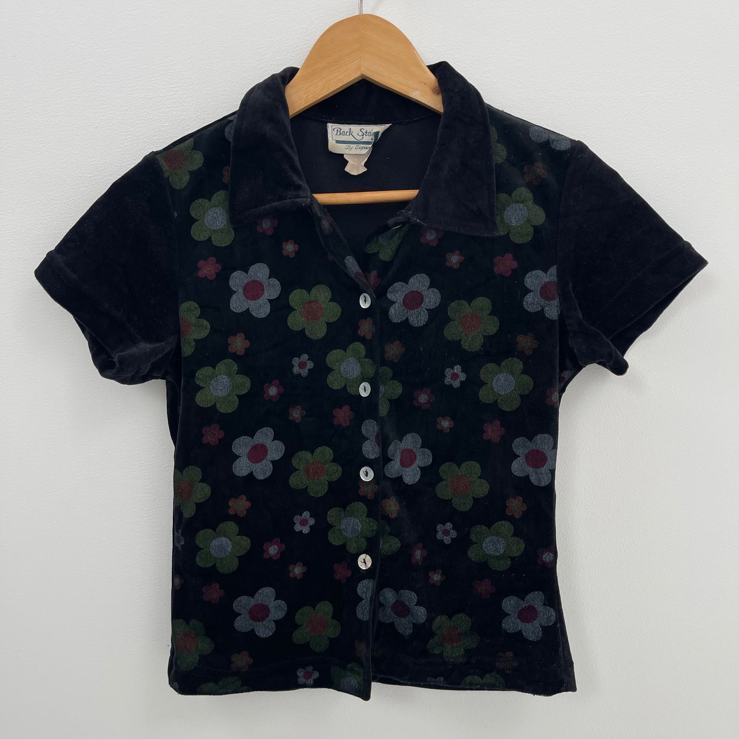 VINTAGE LATE 60s MOD BLACK FLOWER VELOUR BUTTON TANK