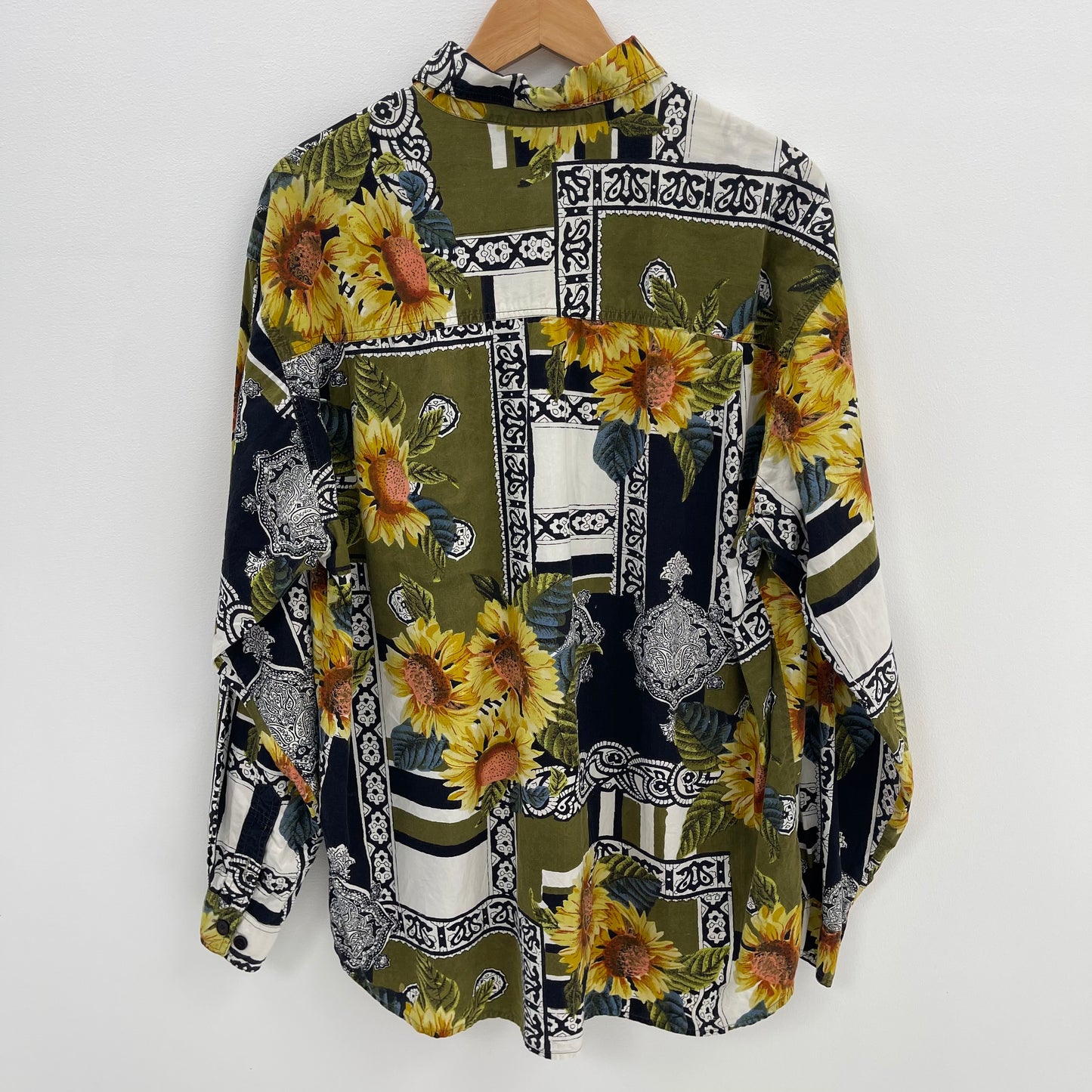 VINTAGE ABSTRACT 90s BUTTON UP LONG SLEEVE
