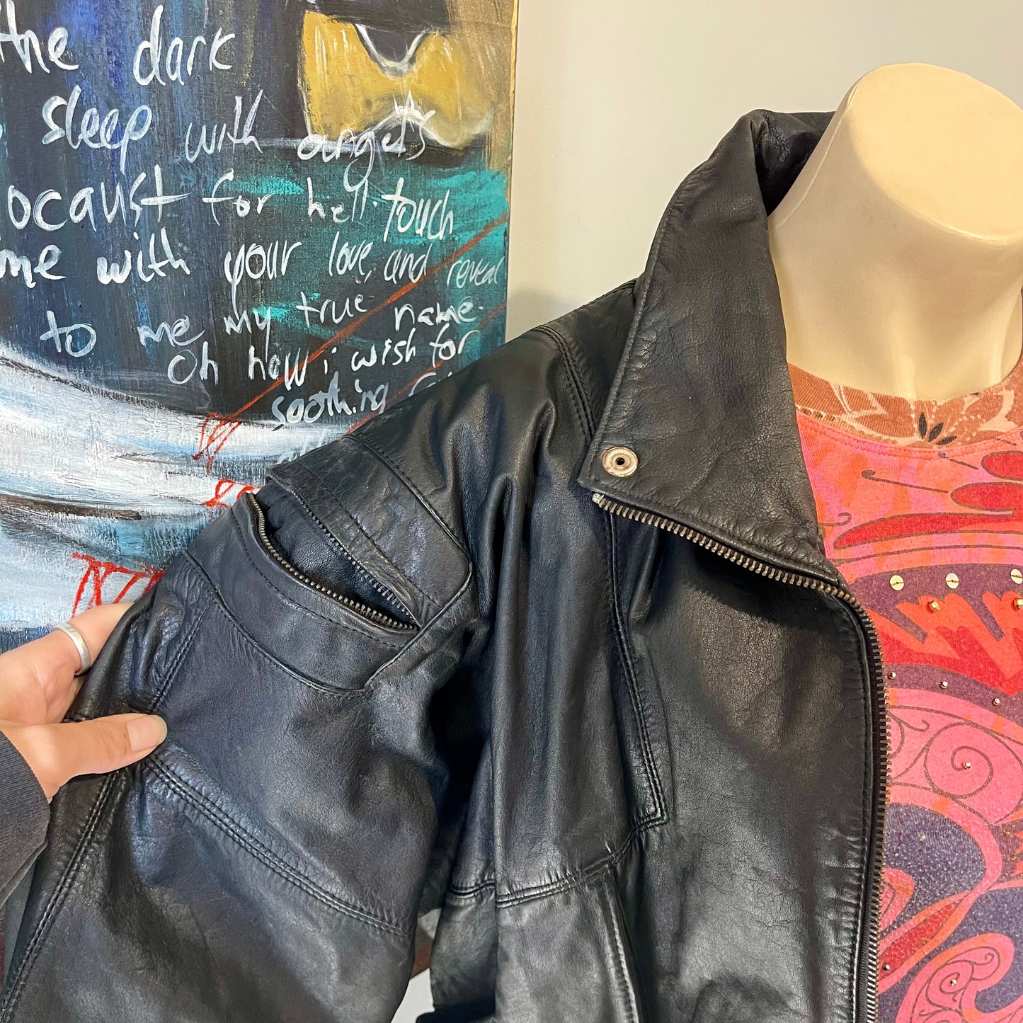 VINTAGE 90s BLACK LEATHER BOMBER JACKET