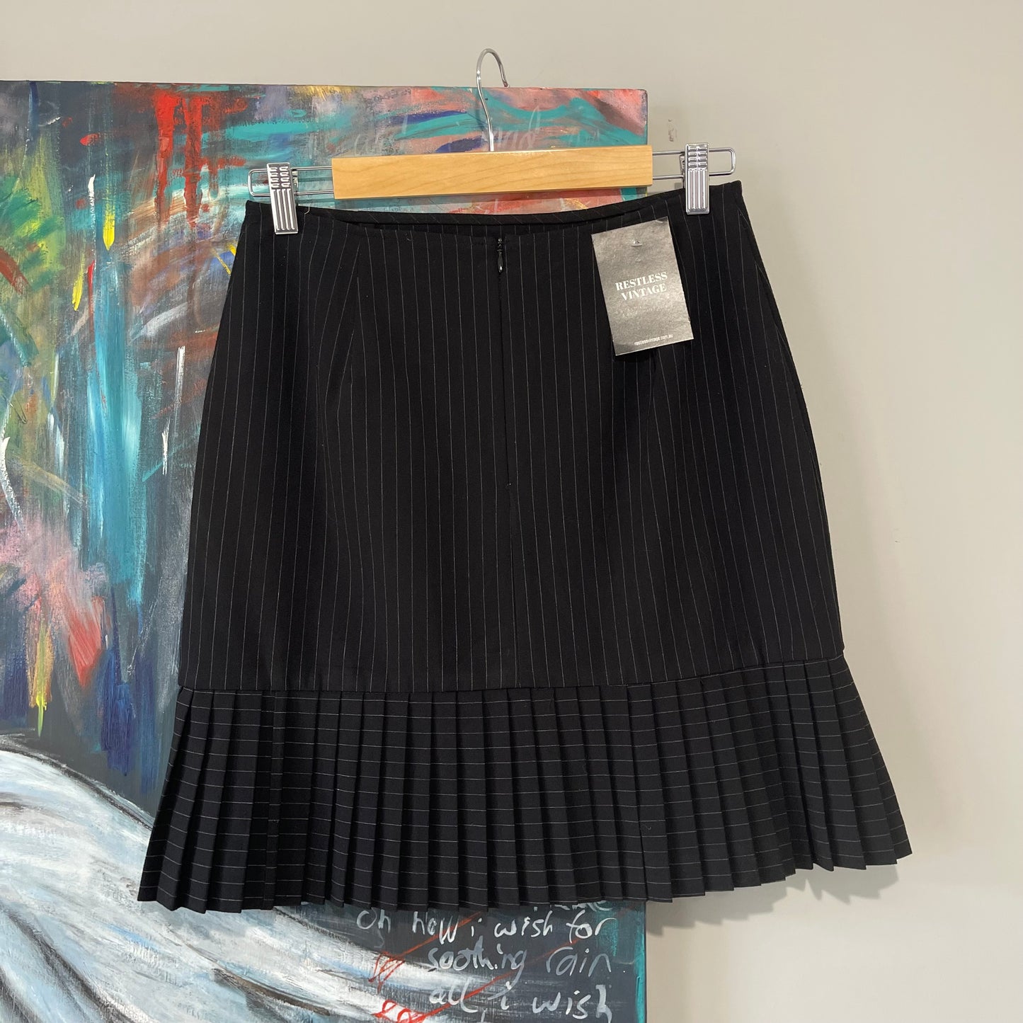 VINTAGE 90s PINSTRIP PLEATED MINI SKIRT