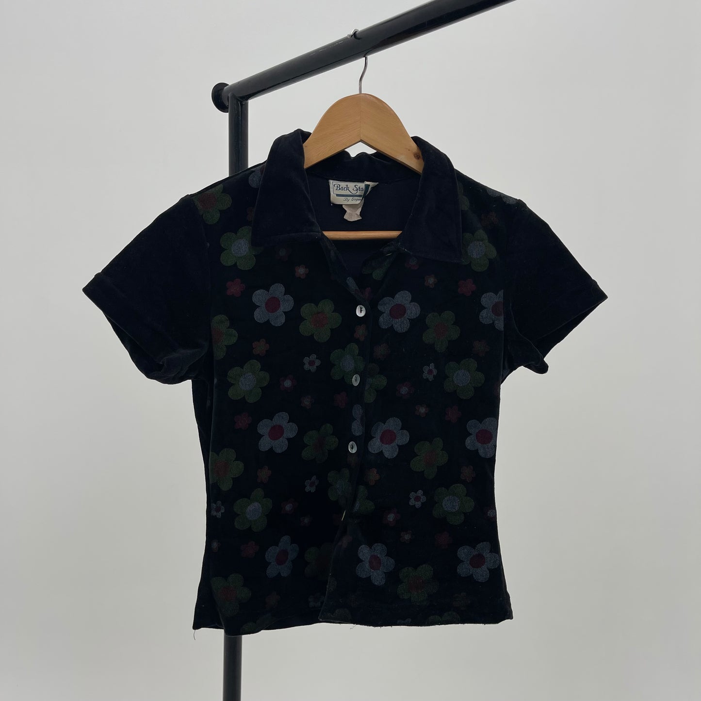 VINTAGE LATE 60s MOD BLACK FLOWER VELOUR BUTTON TANK