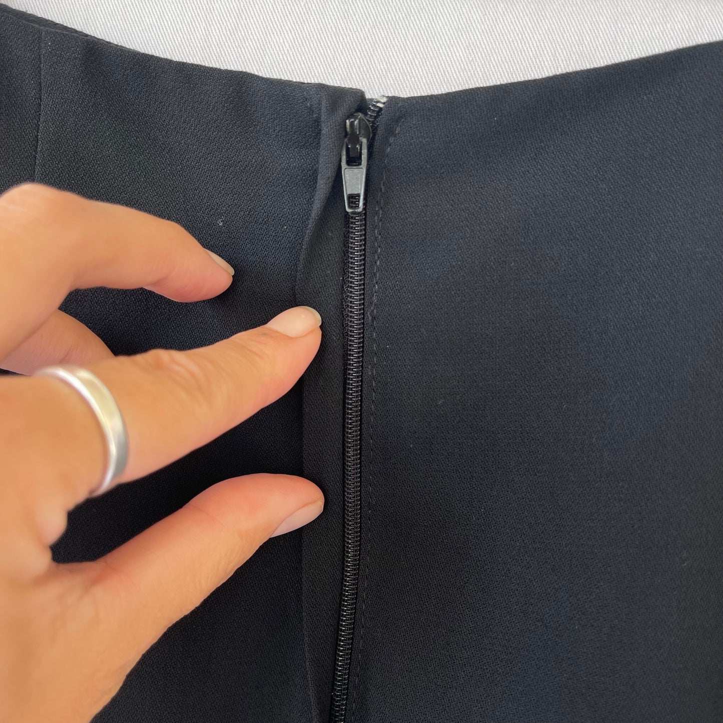 VINTAGE 90S BLACK BELT DETAIL MINI SKIRT