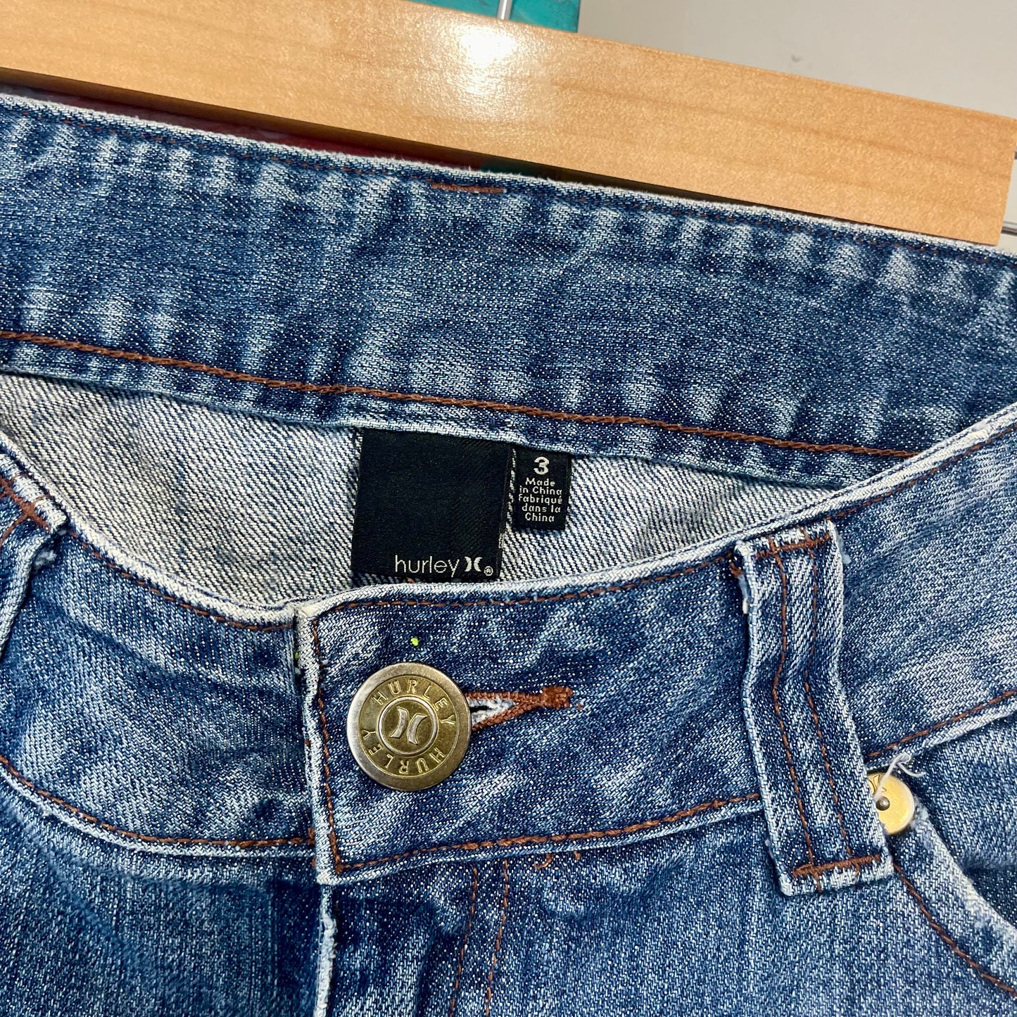 VINTAGE Y2K HURLEY ICONIC DENIM MINI SKIRT