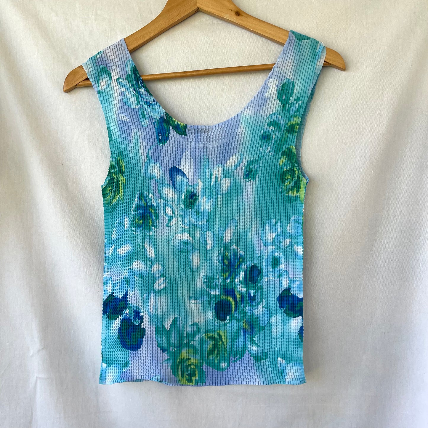 VINTAGE Y2K BLUE CRINKLE STYLE TANK WITH ROSE PRINT