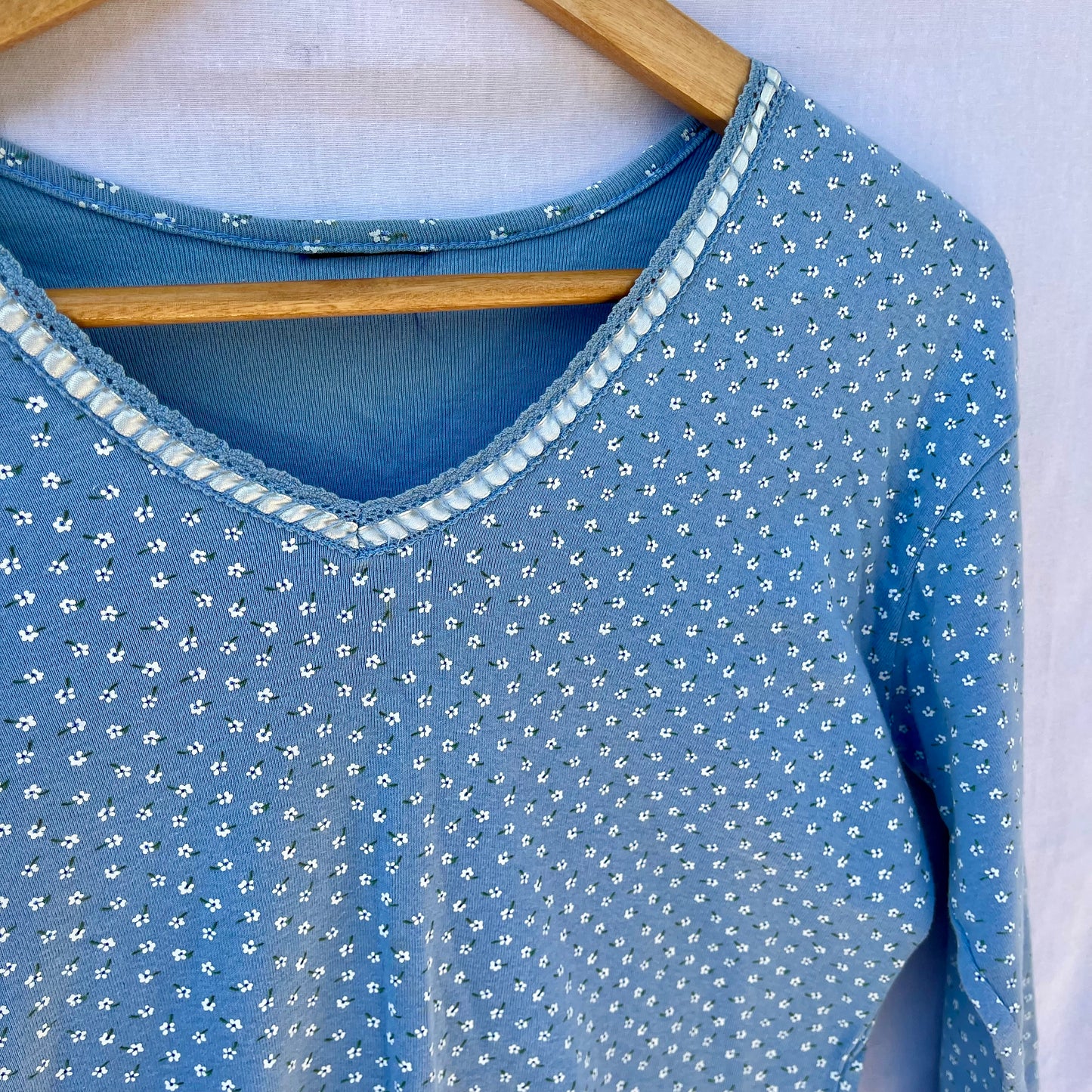 VINTAGE 90s Y2K BABY BLUE LETTUCE HEM TANK