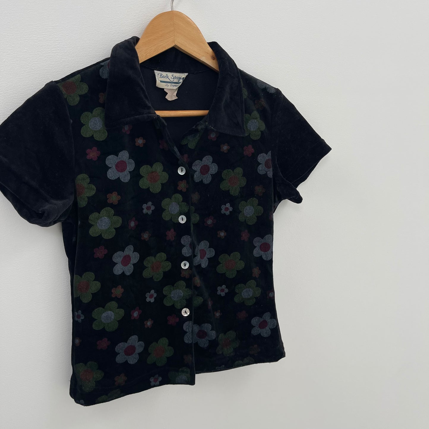 VINTAGE LATE 60s MOD BLACK FLOWER VELOUR BUTTON TANK