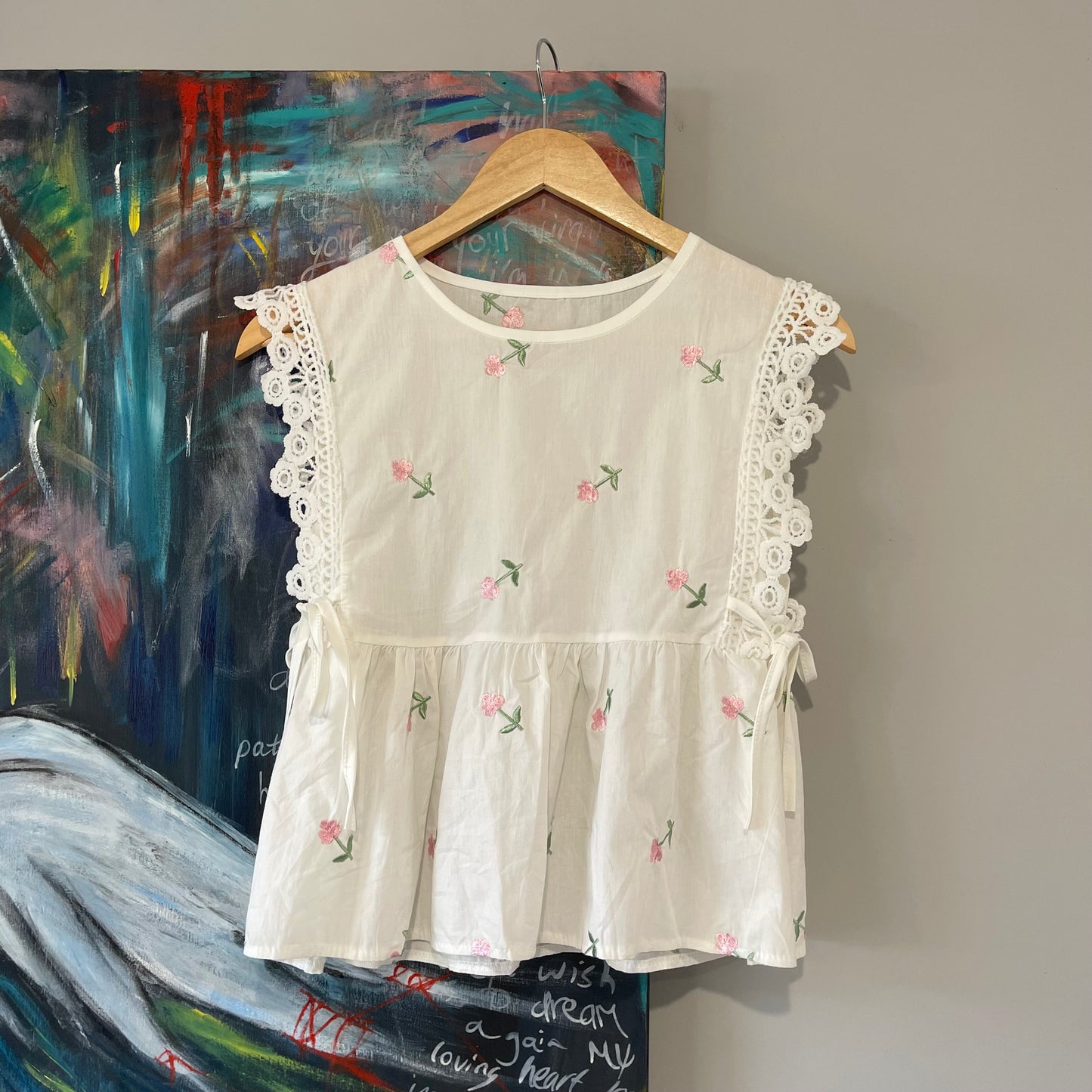 VINTAGE Y2K FLORAL EMBROIDERED WHITE PEPLEM TOP