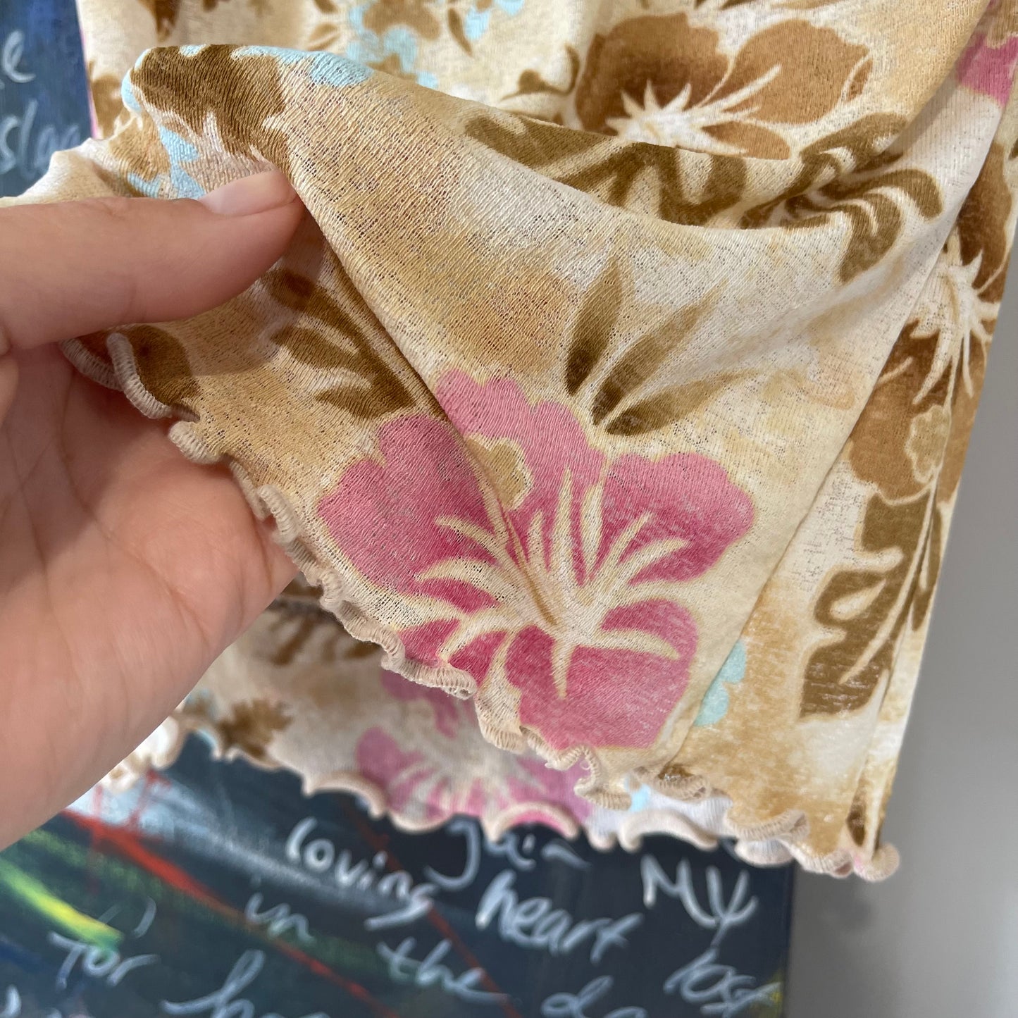 VINTAGE Y2K CARAMEL PINK FLORAL HIBISCUS NECKLINE