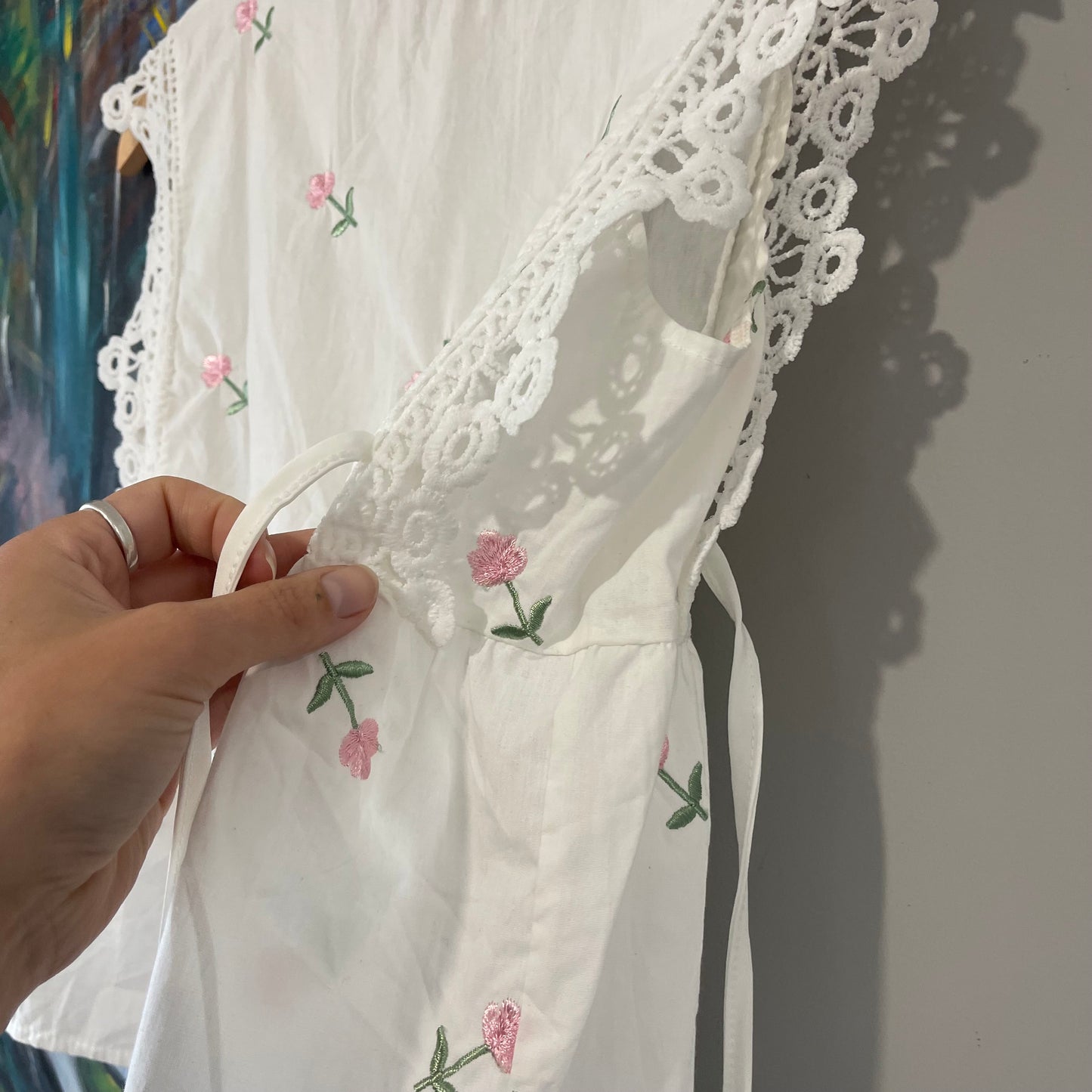 VINTAGE Y2K FLORAL EMBROIDERED WHITE PEPLEM TOP