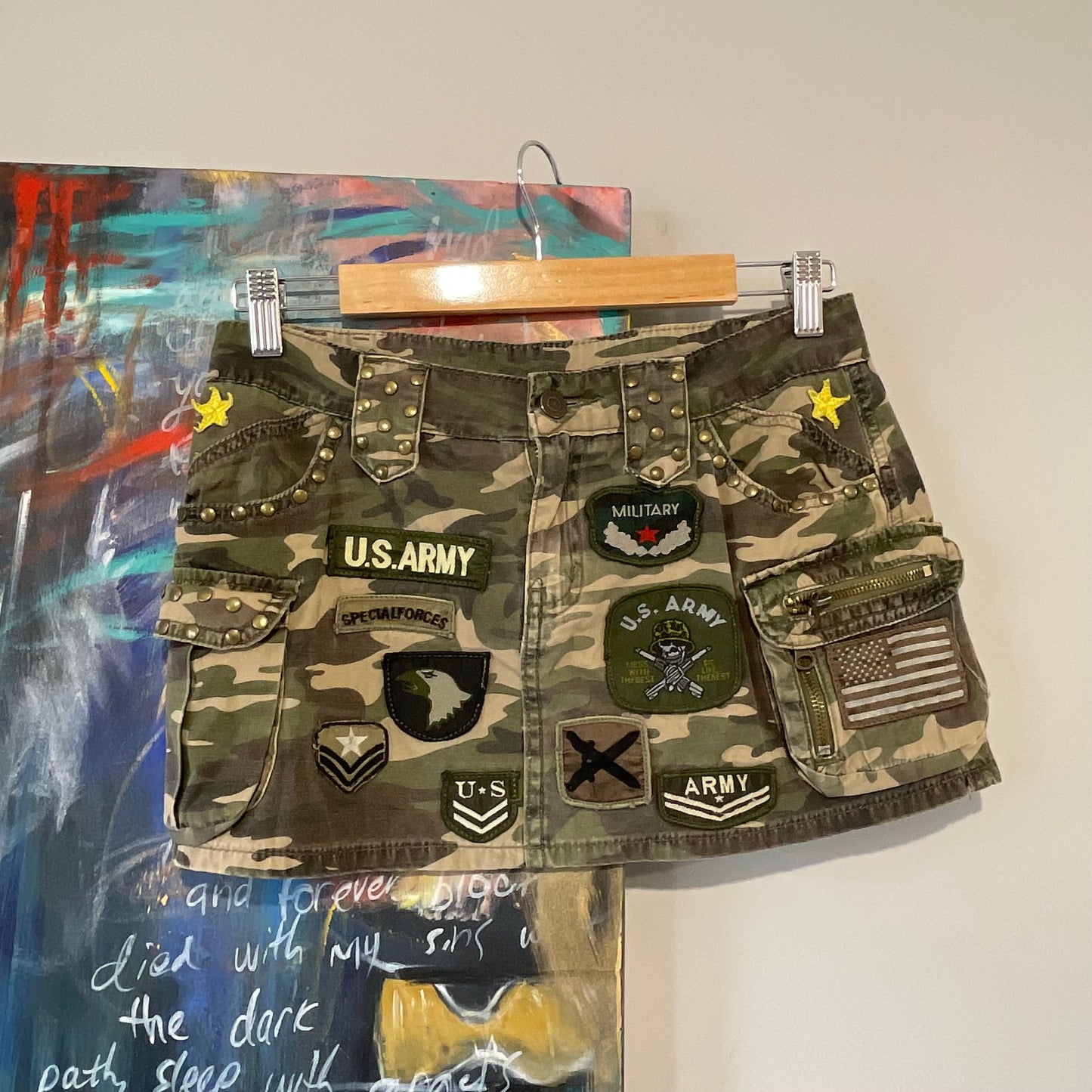VINTAGE Y2K MILITARY LOWRISE MINISKIRT WITH ARMY PATCHES