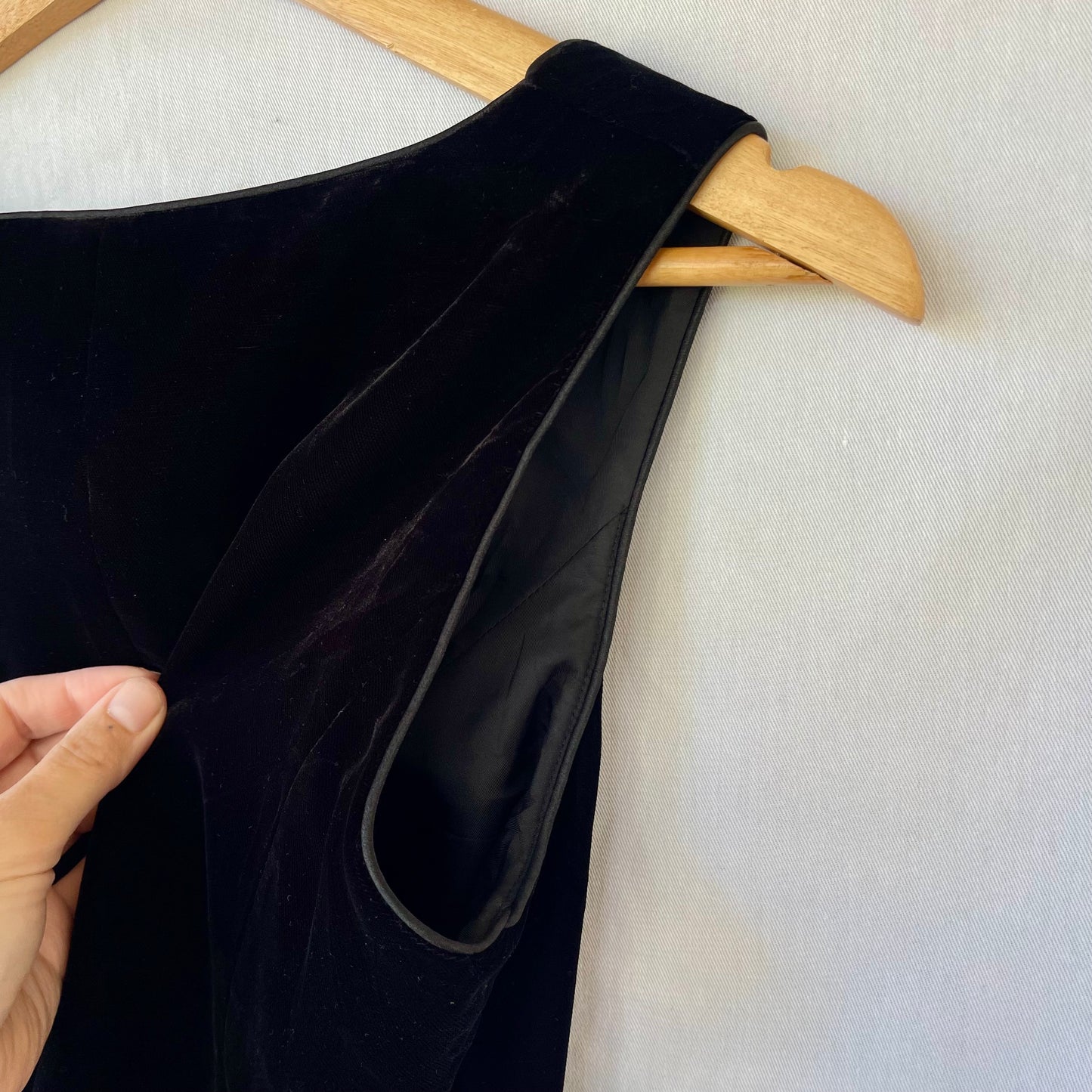 VINTAGE 90s BLACK VELVET TOP