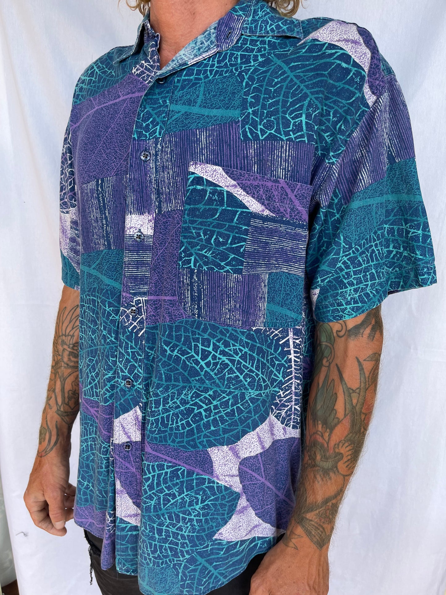 VINTAGE 90s PURPLE BLUE ABSTRACT BUTTON UP