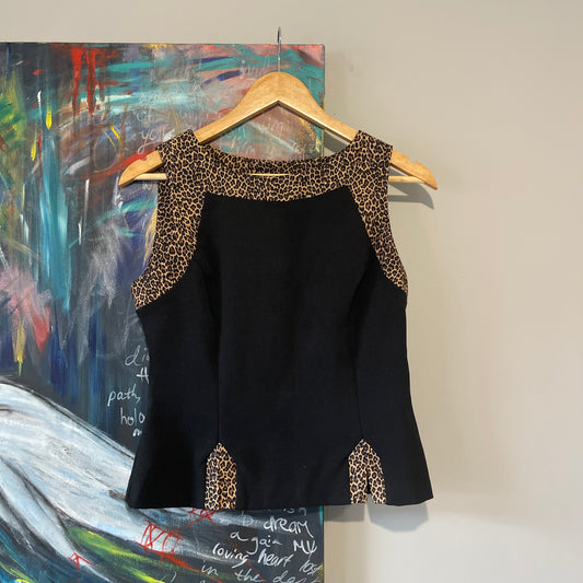 VINTAGE 80s BLACK STRUCTURED SHIRT SLEEVE BLOUSE WITH LEOPARD + BACK BUTTON DETAIL