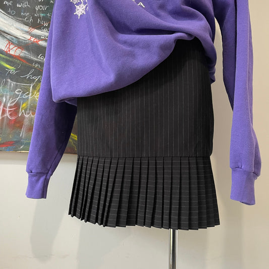 VINTAGE 90s PINSTRIP PLEATED MINI SKIRT